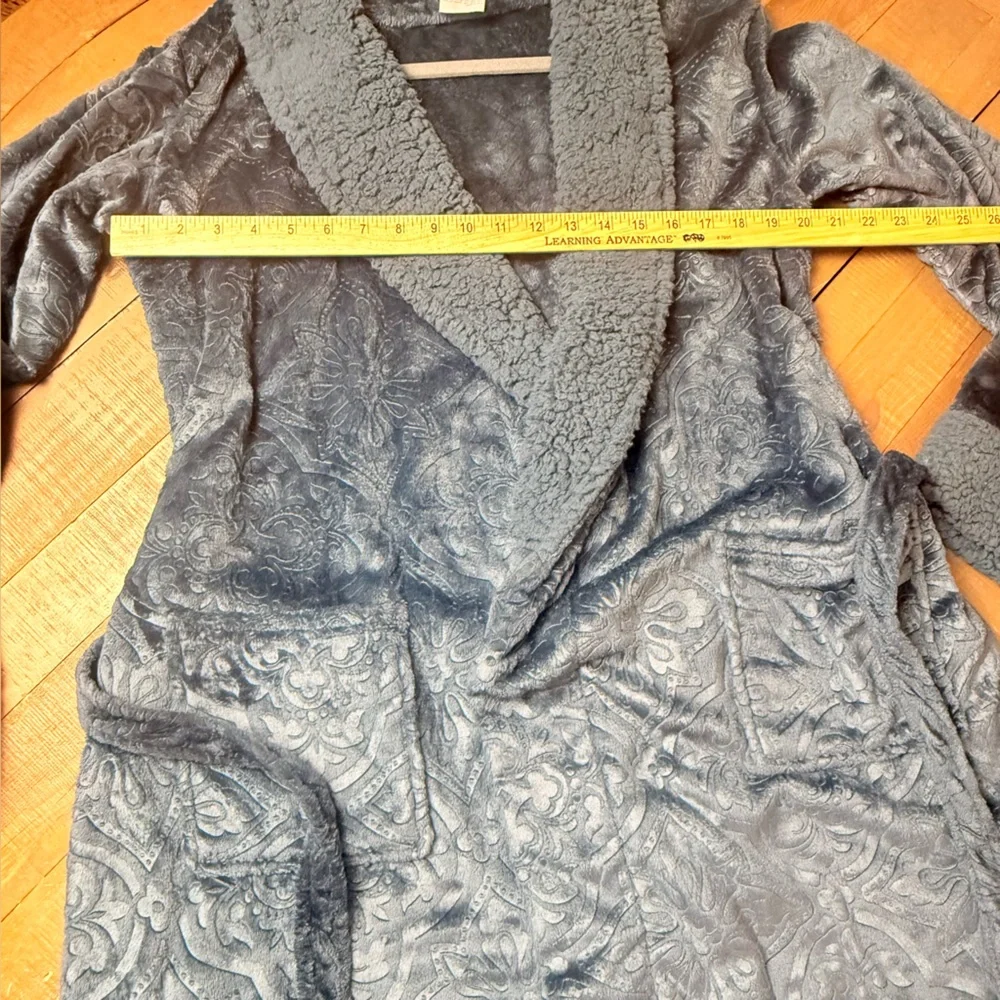 Macy’s M Collection Plush Embossed Robe Blue Shawl Collar Tie Belt One Size - Picture 6 of 8